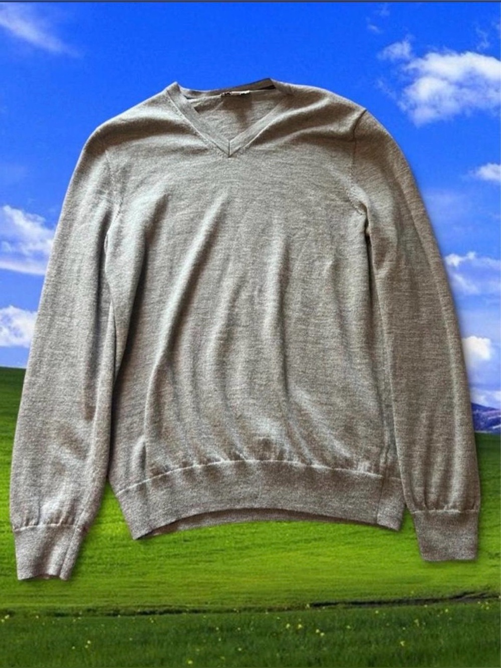 GAP Extra Fine Merino Wool V-Neck Sweater – Medium